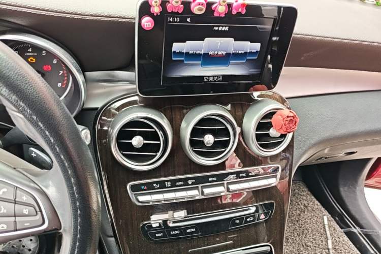 Used Mercedes-Benz GLC 2018 Facelift GLC 260 4MATIC Luxury Edition Audio And AC Panel
