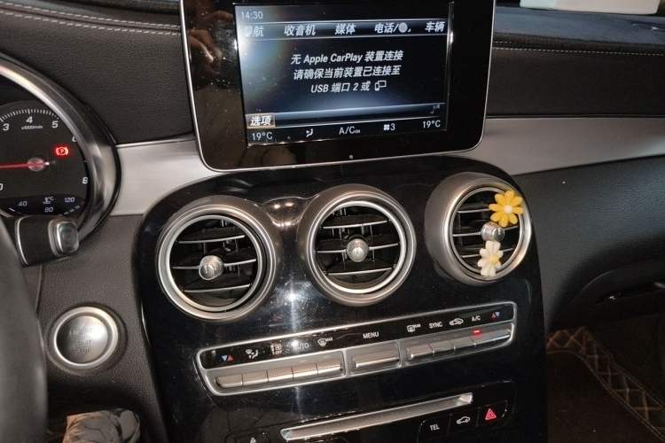Used Mercedes-Benz GLC 2018 Facelift GLC 200 4MATIC Audio And AC Panel