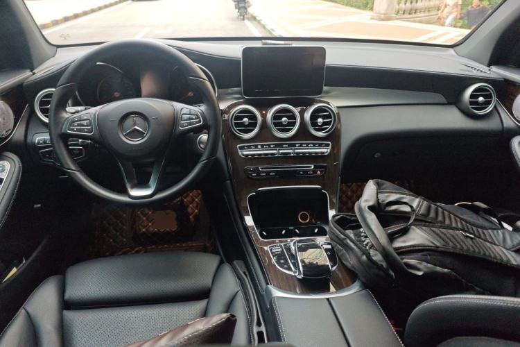 Used Mercedes-Benz GLC 2018 Facelift GLC 260 4MATIC Luxury Edition Center Console
