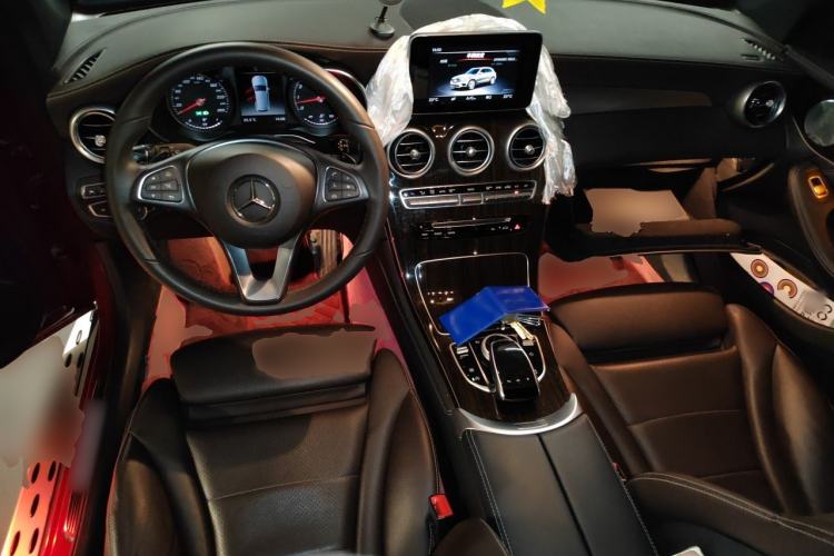 Used Mercedes-Benz GLC 2018 GLC 260 4MATIC Luxury Model Center Console