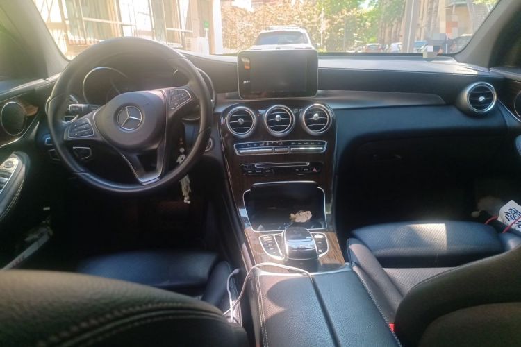 Used Mercedes-Benz GLC 2018 GLC 260 4MATIC Dynamic Edition Center Console