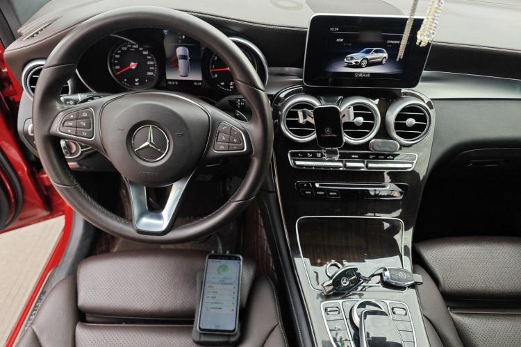 Used Mercedes-Benz GLC 2018 Facelifted GLC 260 4MATIC Dynamic Edition Center Console