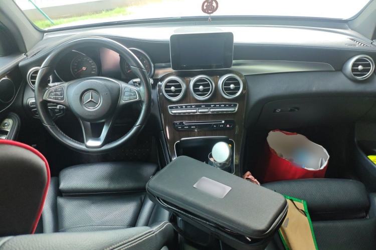 Used Mercedes-Benz GLC 2018 GLC 260 4MATIC Dynamic Edition Center Console