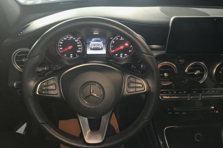 Used Mercedes-Benz GLC 2018 GLC 260 4MATIC Dynamic Edition Center Console