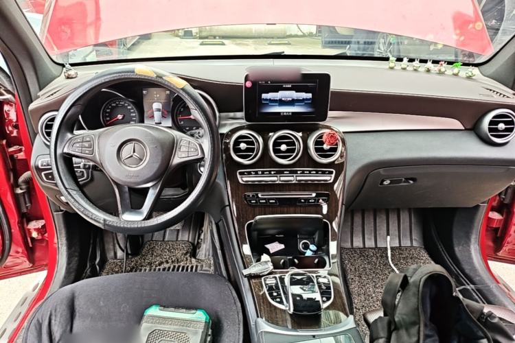 Used Mercedes-Benz GLC 2018 Facelift GLC 260 4MATIC Luxury Edition Center Console