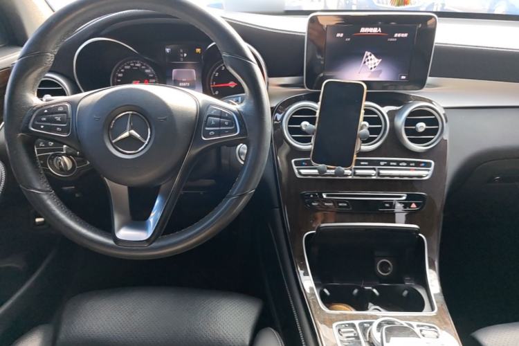 Used Mercedes-Benz GLC 2018 GLC 260 4MATIC Luxury Model Center Console