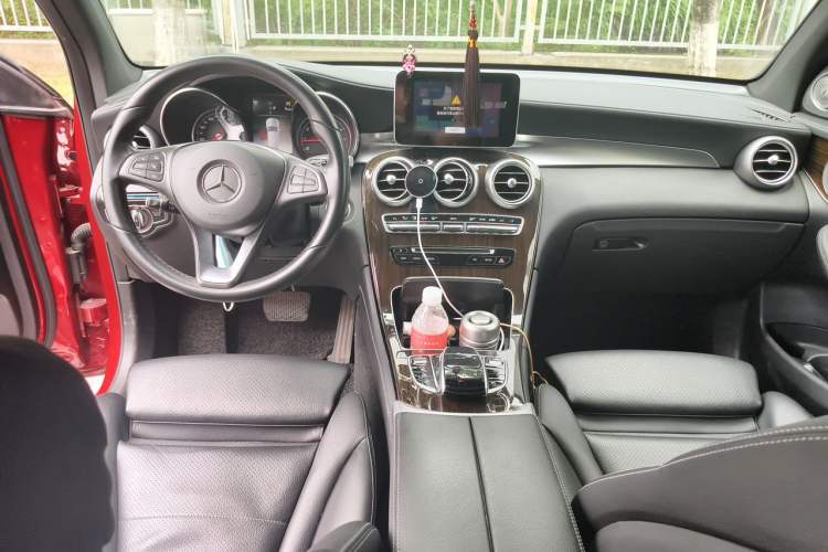 Used Mercedes-Benz GLC 2018 GLC 260 4MATIC Dynamic Edition Center Console