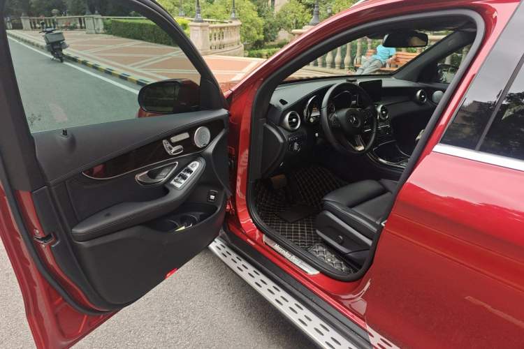 Used Mercedes-Benz GLC 2018 Facelift GLC 260 4MATIC Luxury Edition Driver Seat