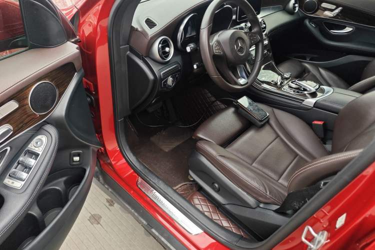 Used Mercedes-Benz GLC 2018 Facelifted GLC 260 4MATIC Dynamic Edition Driver Seat
