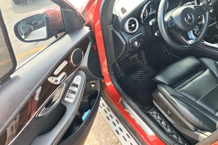 Used Mercedes-Benz GLC 2018 GLC 260 4MATIC Luxury Model Driver Seat