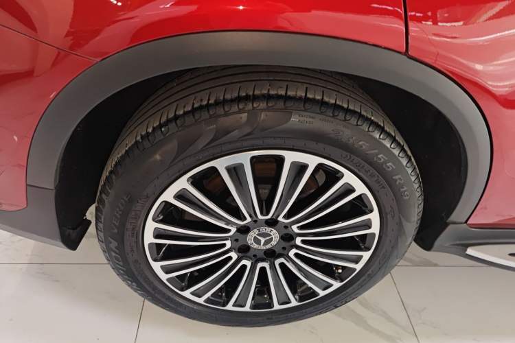 Used Mercedes-Benz GLC 2018 Facelifted GLC 260 4MATIC Dynamic Edition Exterior 2