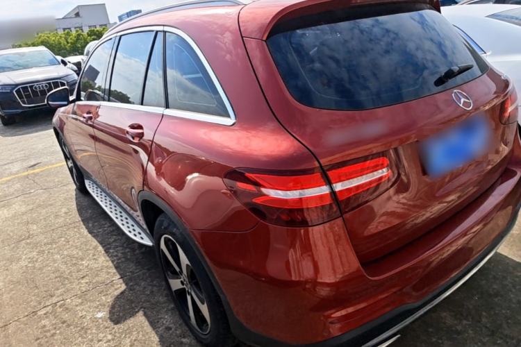 Used Mercedes-Benz GLC 2018 GLC 260 4MATIC Luxury Model Exterior 2