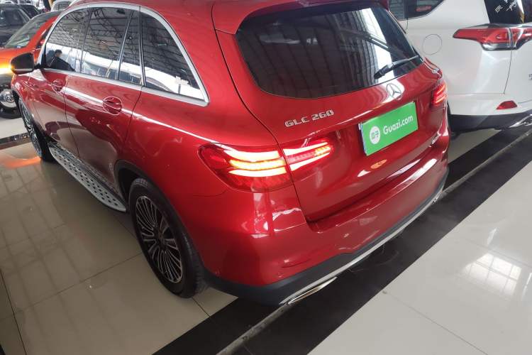 Used Mercedes-Benz GLC 2018 Facelifted GLC 260 4MATIC Dynamic Edition Exterior 3