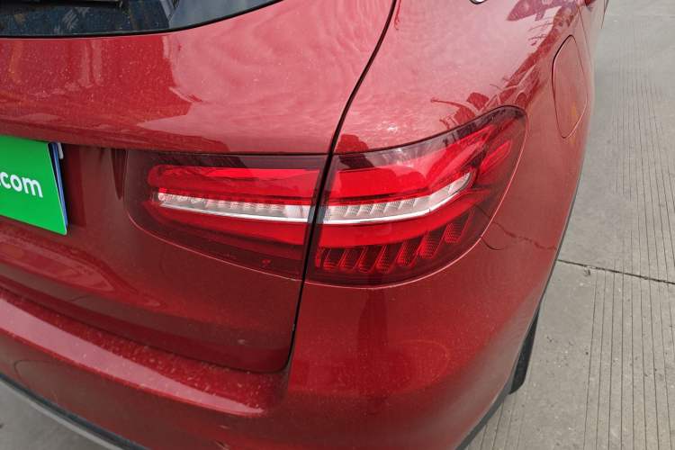 Used Mercedes-Benz GLC 2018 Facelifted GLC 260 4MATIC Dynamic Edition Exterior 3
