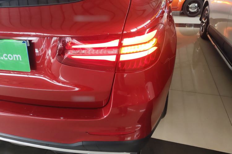 Used Mercedes-Benz GLC 2018 Facelifted GLC 260 4MATIC Dynamic Edition Exterior 6
