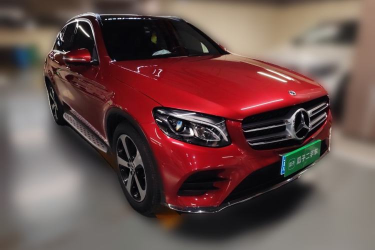 Used Mercedes-Benz GLC 2018 GLC 260 4MATIC Luxury Model Front Right 45 Deg