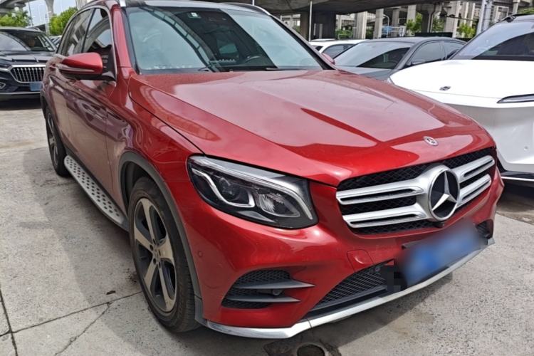 Used Mercedes-Benz GLC 2018 Facelift GLC 260 4MATIC Luxury Edition Front Right 45 Deg
