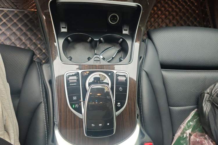 Used Mercedes-Benz GLC 2018 Facelift GLC 260 4MATIC Luxury Edition Gear Lever