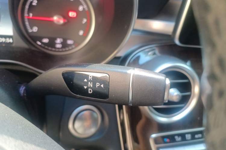 Used Mercedes-Benz GLC 2018 GLC 260 4MATIC Dynamic Edition Gear Lever