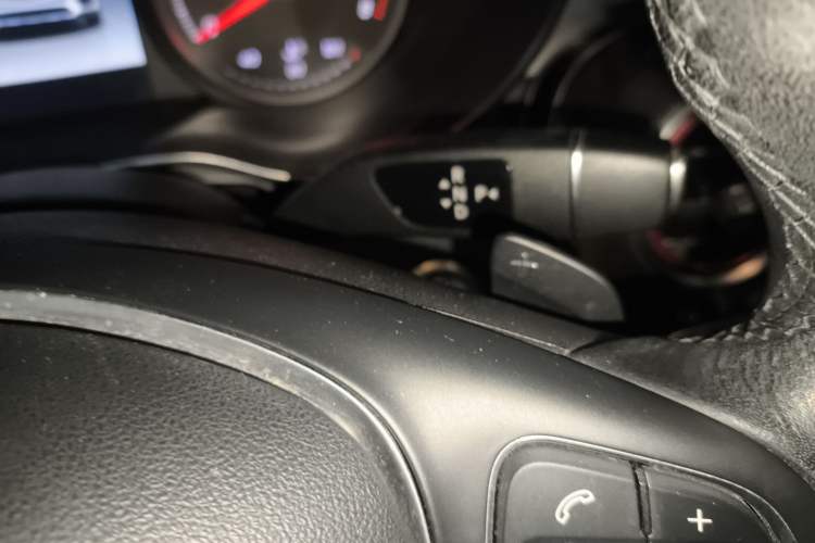 Used Mercedes-Benz GLC 2018 GLC 260 4MATIC Dynamic Edition Gear Lever