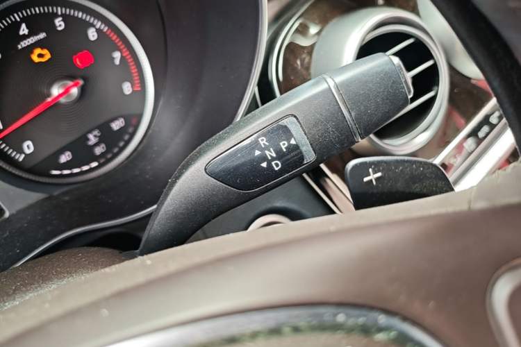 Used Mercedes-Benz GLC 2018 Facelift GLC 260 4MATIC Luxury Edition Gear Lever