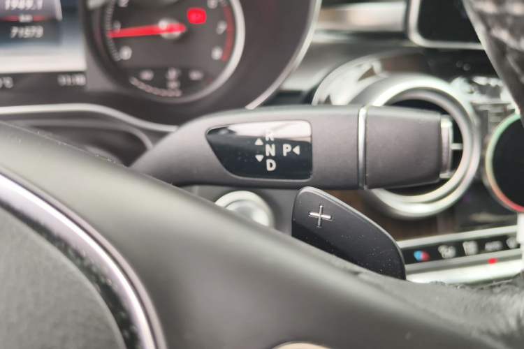 Used Mercedes-Benz GLC 2018 GLC 260 4MATIC Dynamic Edition Gear Lever