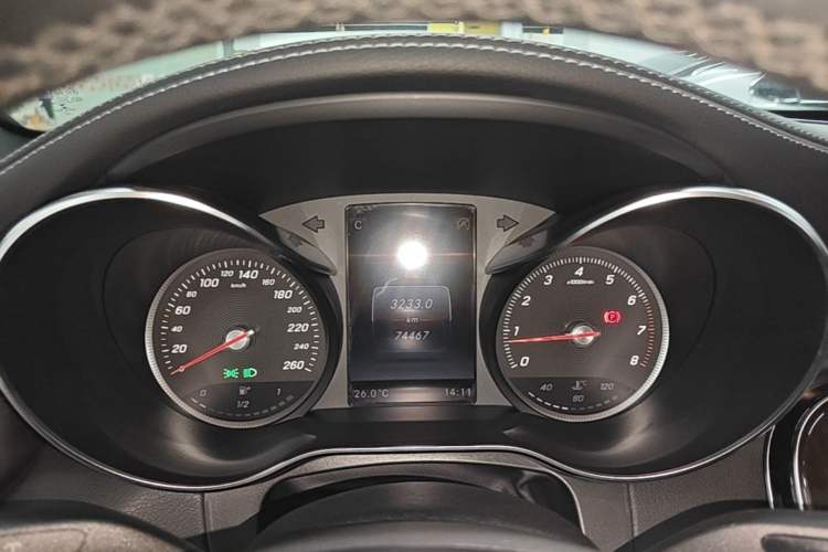 Used Mercedes-Benz GLC 2018 GLC 260 4MATIC Luxury Model Instrument Cluster