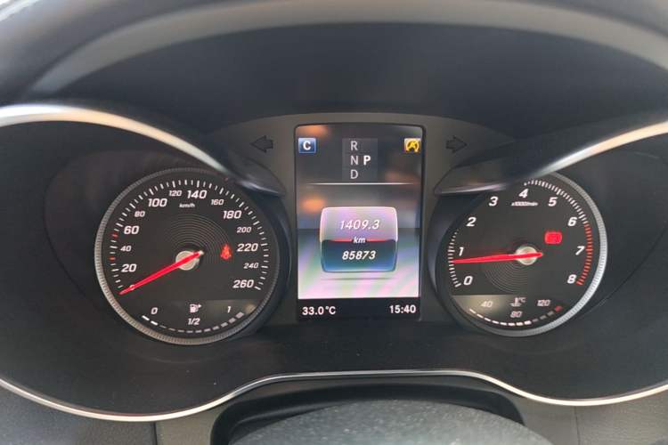 Used Mercedes-Benz GLC 2018 GLC 260 4MATIC Luxury Model Instrument Cluster