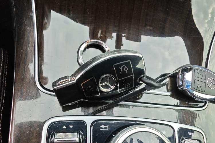 Used Mercedes-Benz GLC 2018 Facelifted GLC 260 4MATIC Dynamic Edition Interior 1