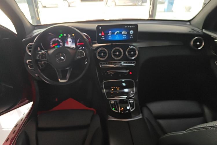 Used Mercedes-Benz GLC 2018 Facelifted GLC 260 4MATIC Dynamic Edition Interior 2