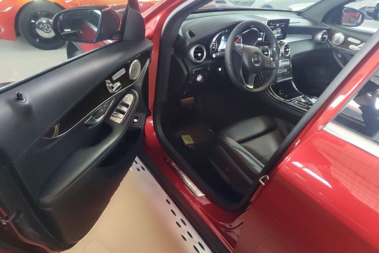 Used Mercedes-Benz GLC 2018 Facelifted GLC 260 4MATIC Dynamic Edition Interior 3