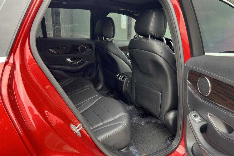 Used Mercedes-Benz GLC 2018 Facelifted GLC 260 4MATIC Dynamic Edition Interior 3