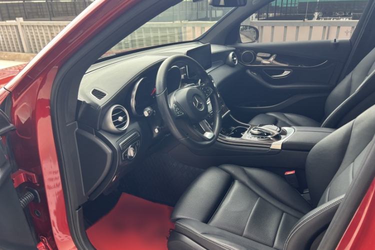 Used Mercedes-Benz GLC 2018 Facelifted GLC 260 4MATIC Dynamic Edition Interior 4