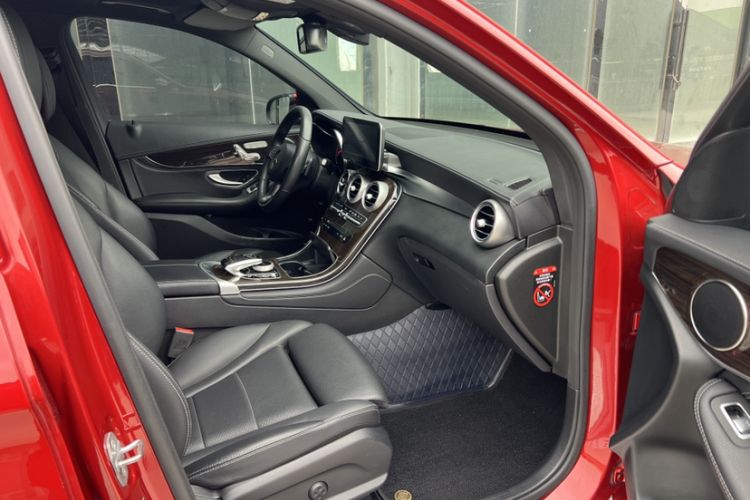 Used Mercedes-Benz GLC 2018 Facelifted GLC 260 4MATIC Dynamic Edition Interior 5
