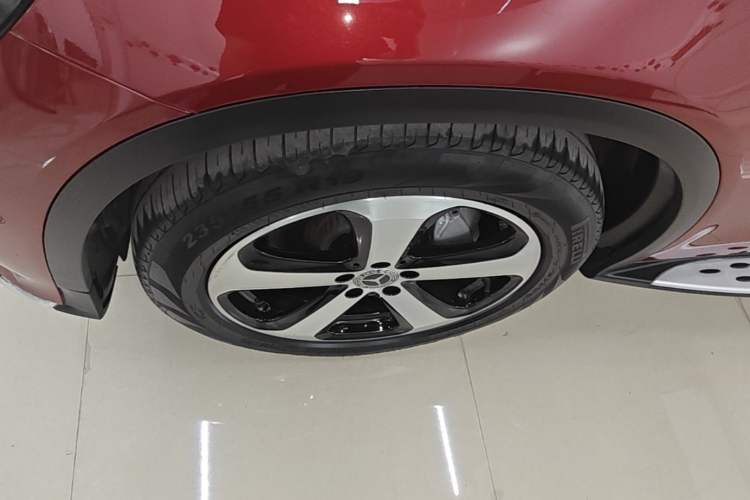 Used Mercedes-Benz GLC 2018 GLC 260 4MATIC Luxury Model Left Front Wheel Hub