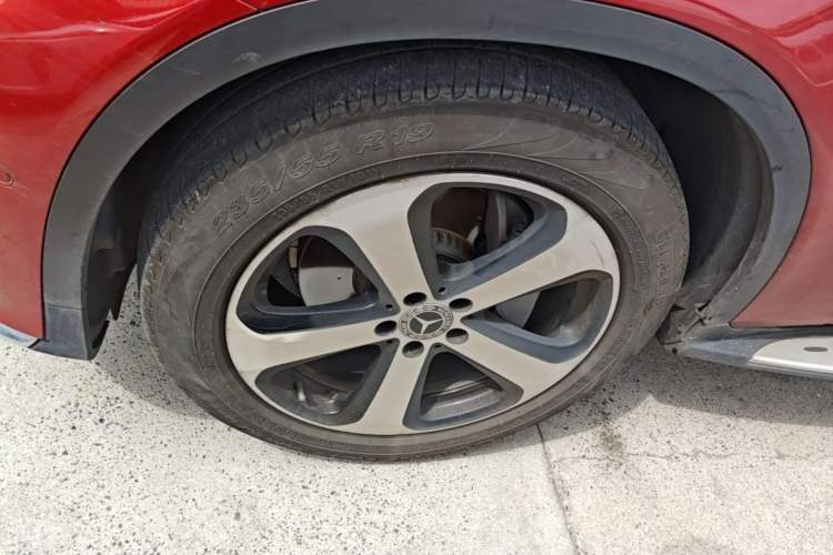 Used Mercedes-Benz GLC 2018 Facelift GLC 260 4MATIC Luxury Edition Left Front Wheel Hub