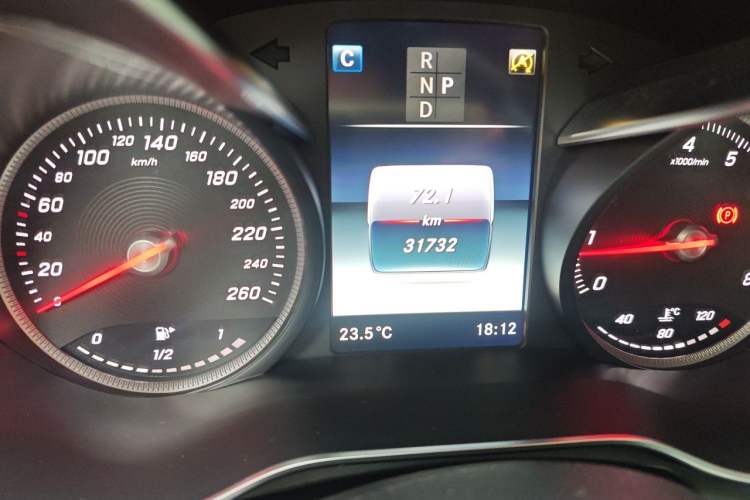 Used Mercedes-Benz GLC 2018 Facelift GLC 260 4MATIC Luxury Edition Odometer Close Up