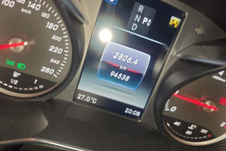 Used Mercedes-Benz GLC 2018 Facelifted GLC 260 4MATIC Dynamic Edition Odometer Close Up