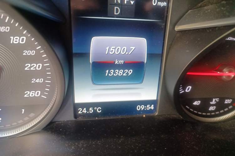 Used Mercedes-Benz GLC 2018 GLC 260 4MATIC Dynamic Edition Odometer Close Up