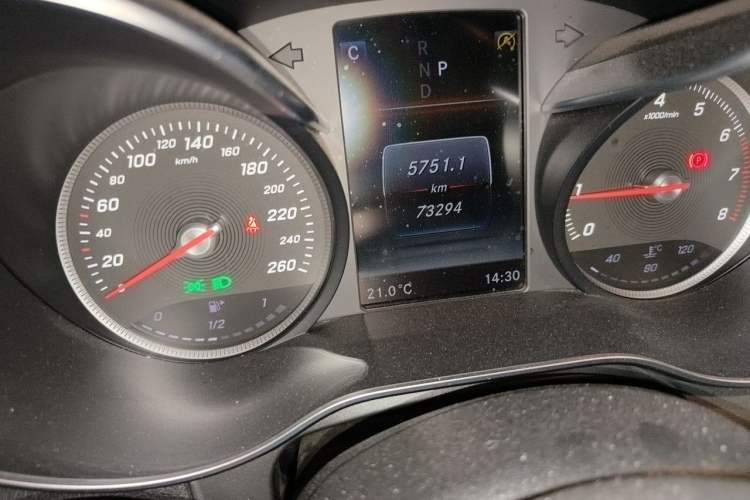 Used Mercedes-Benz GLC 2018 Facelift GLC 200 4MATIC Odometer Close Up