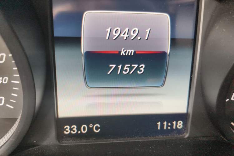 Used Mercedes-Benz GLC 2018 GLC 260 4MATIC Dynamic Edition Odometer Close Up