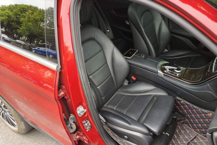 Used Mercedes-Benz GLC 2018 Facelifted GLC 260 4MATIC Dynamic Edition Right Front Seat