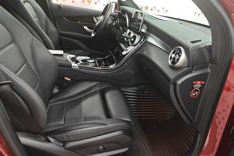 Used Mercedes-Benz GLC 2018 GLC 260 4MATIC Luxury Model Right Front Seat