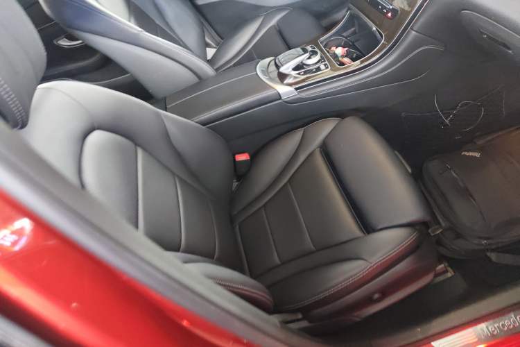 Used Mercedes-Benz GLC 2018 Facelifted GLC 260 4MATIC Dynamic Edition Right Front Seat