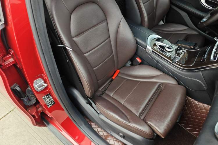 Used Mercedes-Benz GLC 2018 Facelifted GLC 260 4MATIC Dynamic Edition Right Front Seat