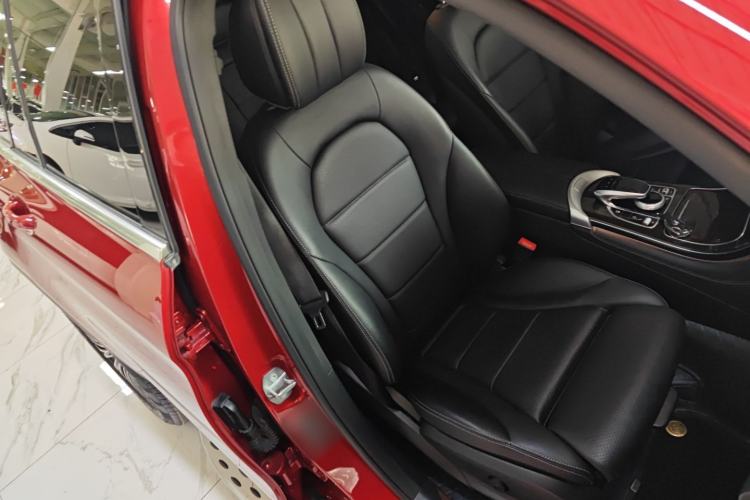 Used Mercedes-Benz GLC 2018 Facelifted GLC 260 4MATIC Dynamic Edition Right Front Seat
