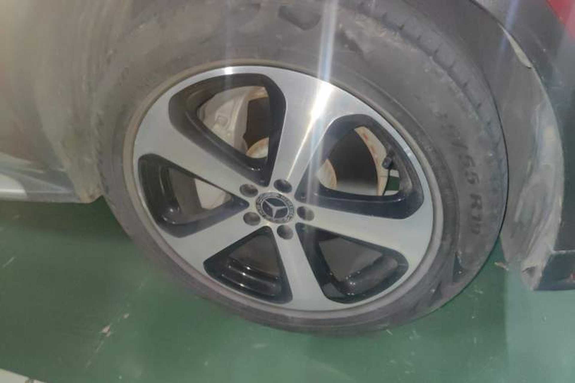 Used Mercedes-Benz GLC 2018 GLC 260 4MATIC Luxury Model Right Front Wheel Hub
