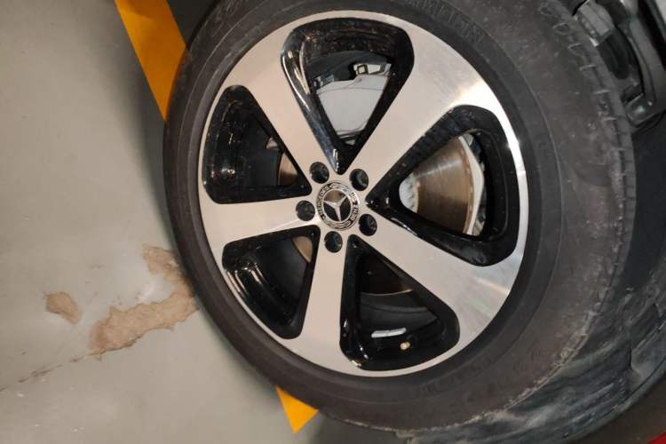 Used Mercedes-Benz GLC 2018 GLC 260 4MATIC Luxury Model Right Front Wheel Hub