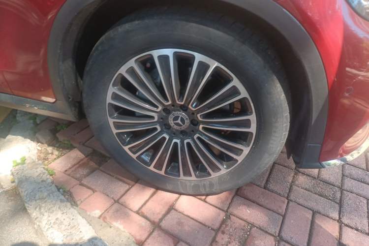 Used Mercedes-Benz GLC 2018 GLC 260 4MATIC Dynamic Edition Right Front Wheel Hub