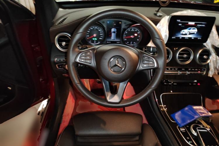 Used Mercedes-Benz GLC 2018 GLC 260 4MATIC Luxury Model Steering Wheel